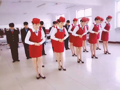 女生報石家莊東華鐵路學(xué)校學(xué)什么好？