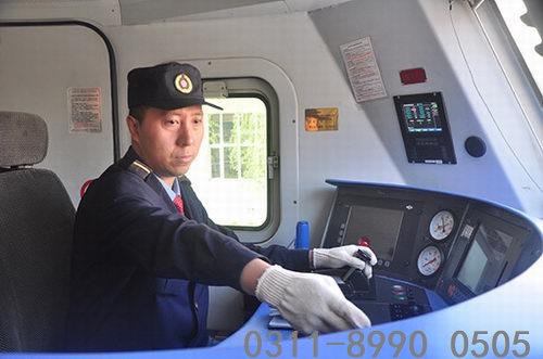 鐵路學(xué)?；疖囁緳C(jī)專業(yè)學(xué)生怎么考司機(jī)證？
