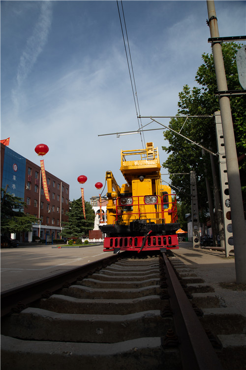 石家莊東華鐵路學(xué)校鐵路供電專(zhuān)業(yè)大專(zhuān)學(xué)費(fèi)多少？