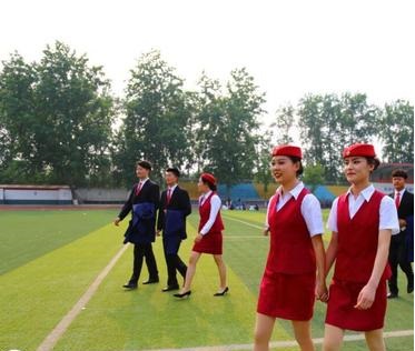 石家莊東華鐵路學(xué)校在校穿校服嗎？