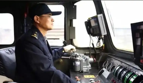 火車(chē)司機(jī)駕駛證怎么考？